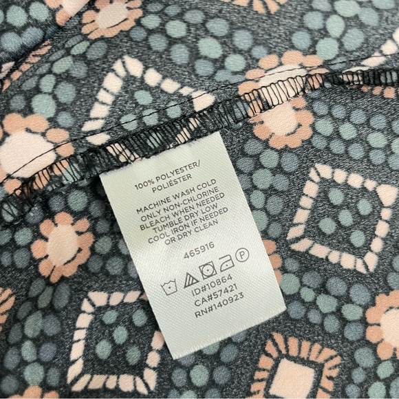 "LOFT" MULTICOLOR
GEOMETRIC LONG SLEEVES
SHIRTTAIL DRESS SIZE: XL - Picture 8 of 11